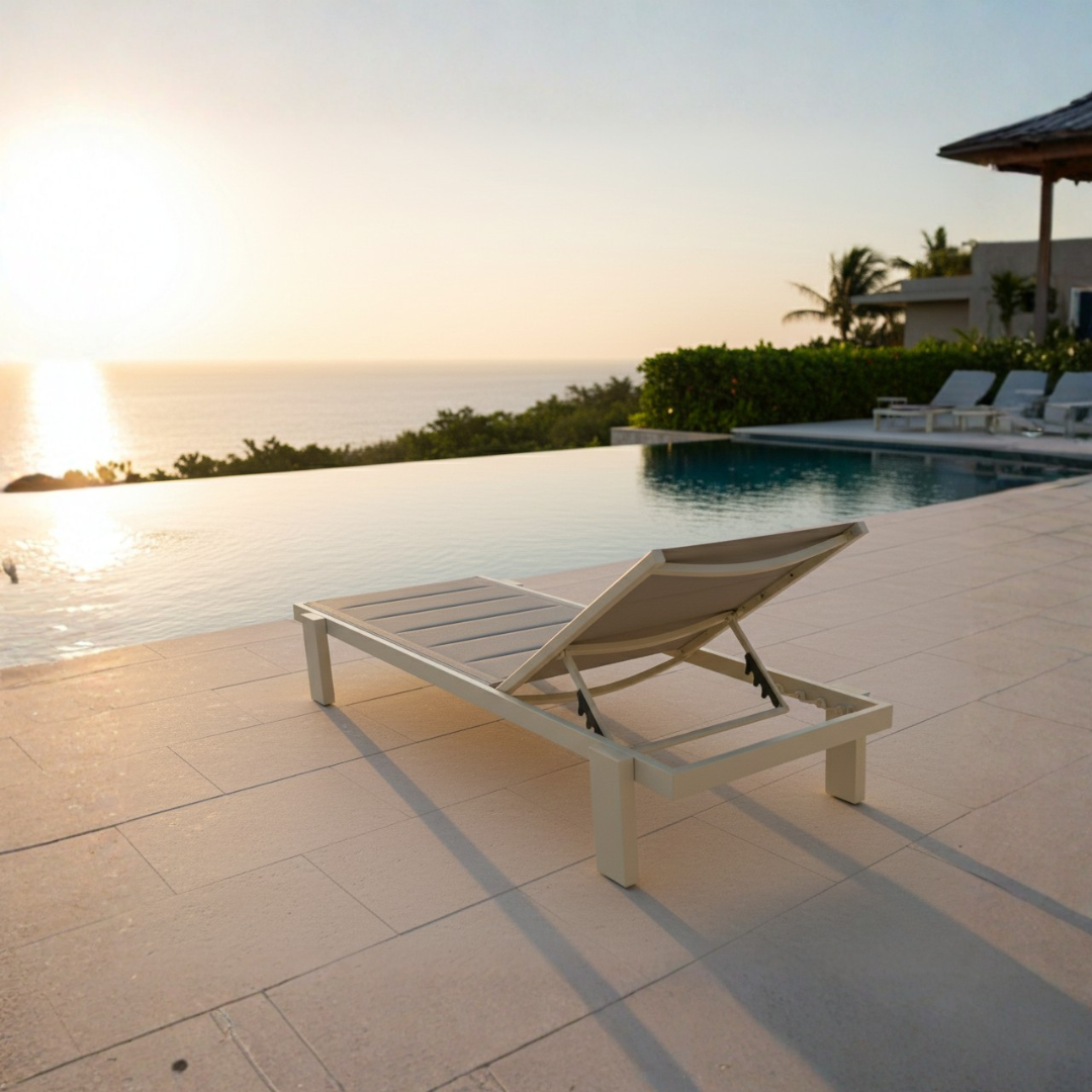 Zephyr Lounger