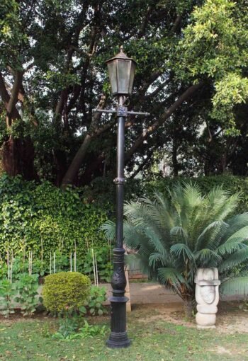 Hexagonal-Victorian-Lantern-Cast-Iron-Lamp-Post