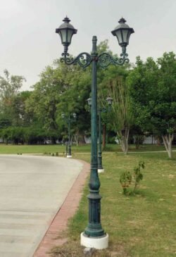 Twin-Traditional-Lantern-Fluted-Cast-Iron-Lamp-Post